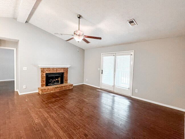 Building Photo - 2 bed/2 bath condo in great Roswell location