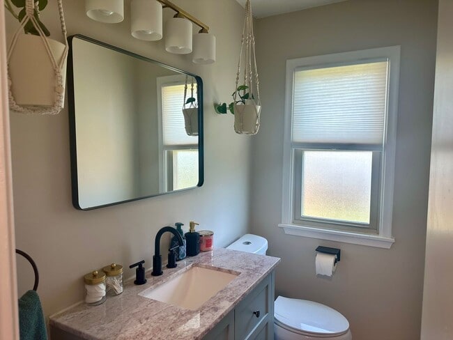 Building Photo - Beautiful house...RESERVE NOW FOR AUGUST 1...