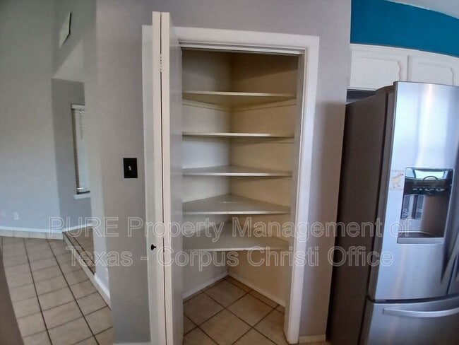 Building Photo - 4033 Sandy Hollow Creek Dr