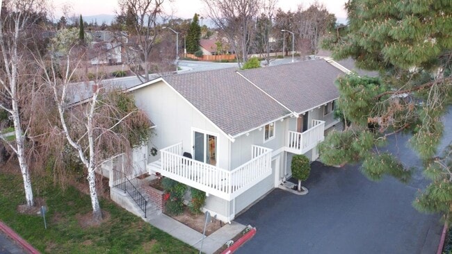Building Photo - Beautiful Townhome in Northpoint Community in Cupertino!