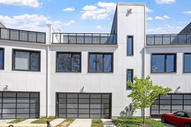 Building Photo - 2017 Jade St