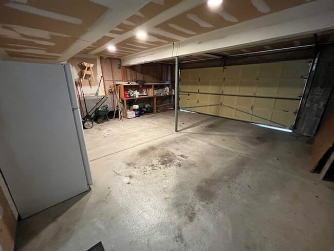 Building Photo - Beautifully remodeled 3 bedroom, 2.5 bath, 2 car garage
