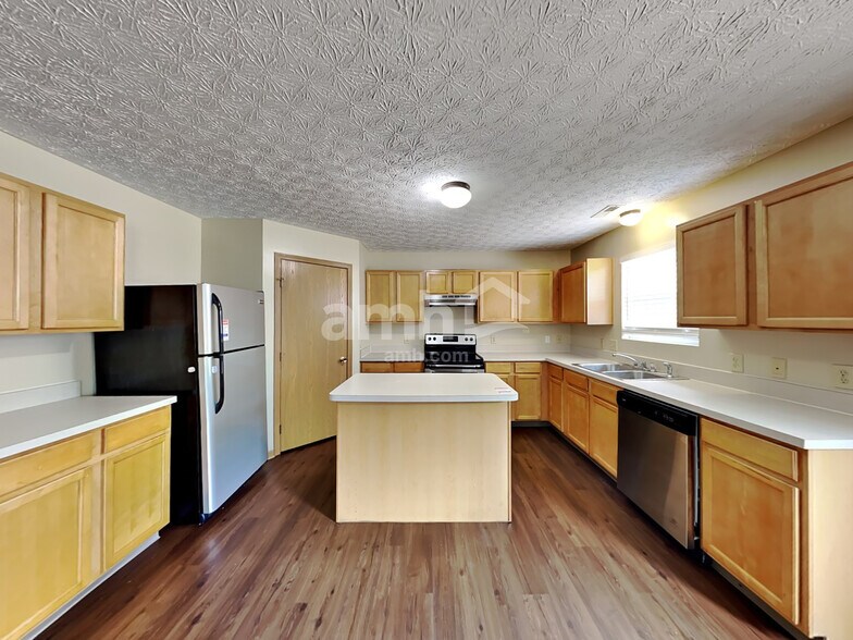 Building Photo - 5388 Englecrest Dr