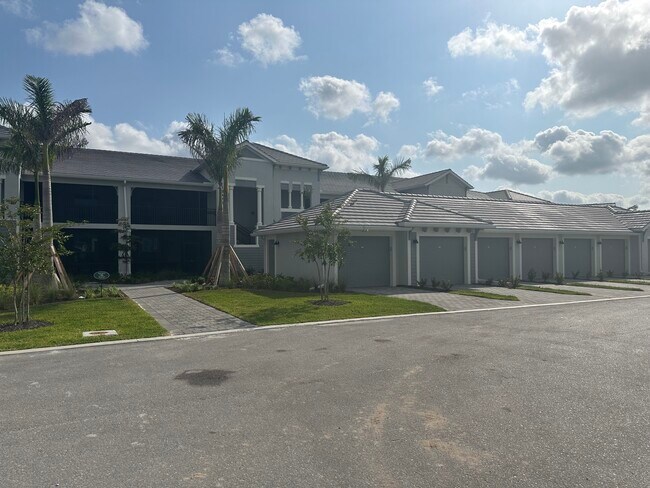 Building Photo - 12240 Wellen Golf St