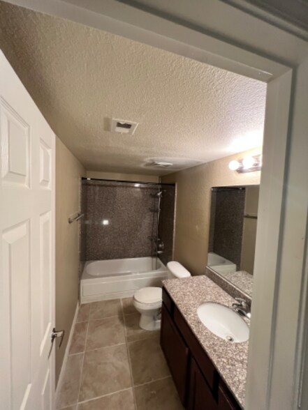 Building Photo - 5081 River Glen Dr