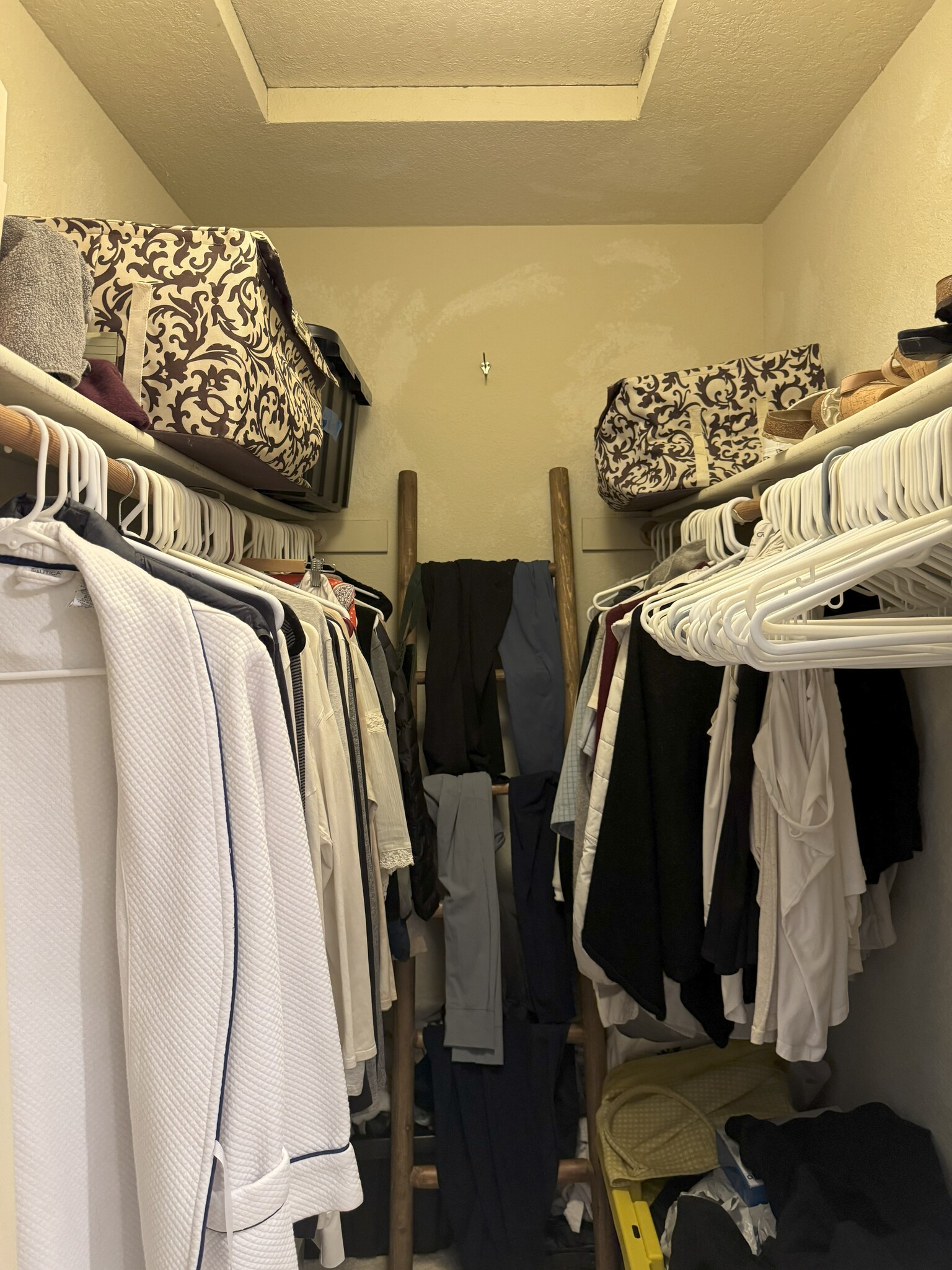 Master walk-in closet (will be 100% empty) - 186 Pelican Ln