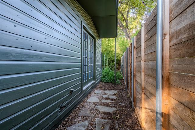 Building Photo - 8571 Eustis Ave