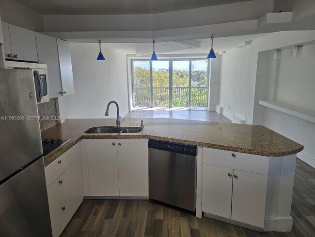 Building Photo - 1780 NE 191st St