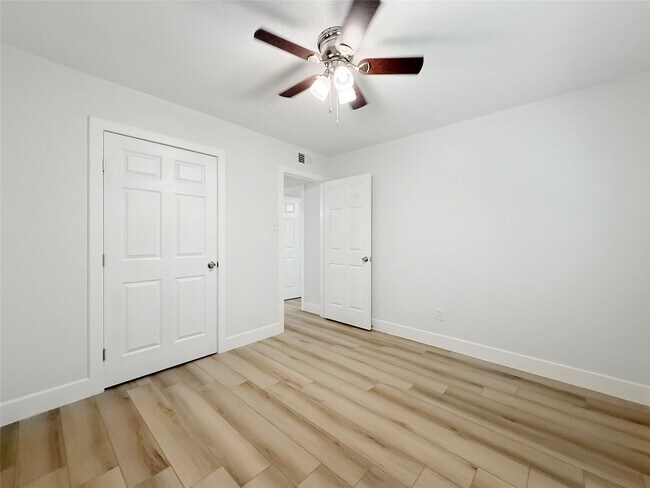 Building Photo - 1016 E Walker St