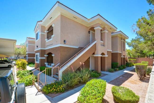 Building Photo - Gorgeous two bedroom two bathroom condo in...