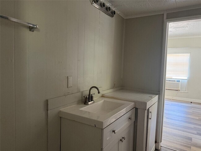 Building Photo - 16423 Stinson Ln