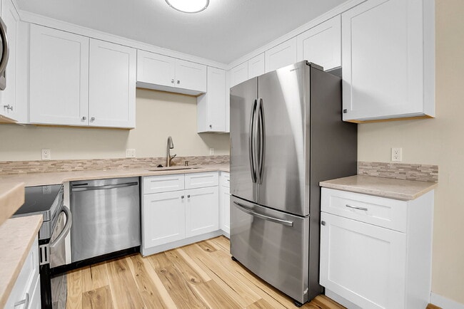 Building Photo - $1,895 - 2 Bed, 2 Bath Condo in Lakewood w...