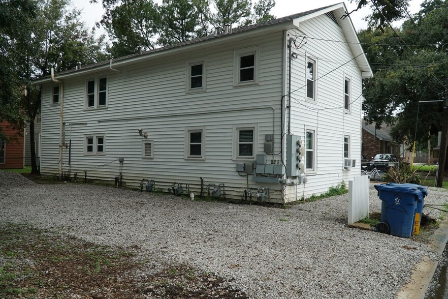 Building Photo - 411 W Taft St