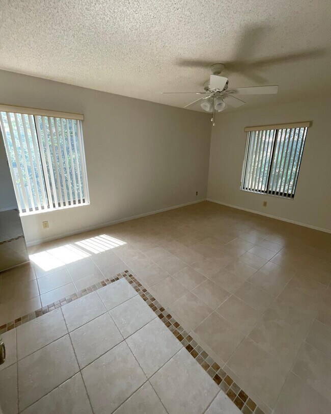 Building Photo - 208 Foxtail Dr