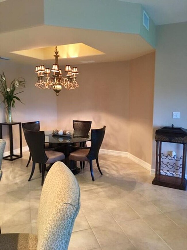 Building Photo - Rialto