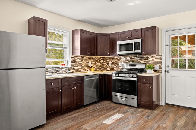 Building Photo - 143 Kneen St