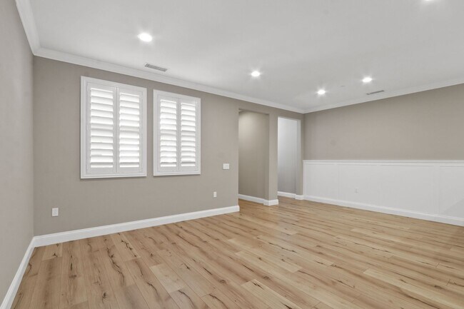 Building Photo - 604 El Paseo