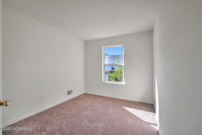 Building Photo - 1 Esplanade Way