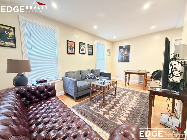 Building Photo - 5-7 Weitz Unit 7