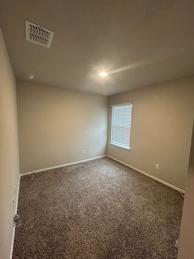 Building Photo - Newer Build Lorena Home