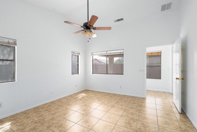 Building Photo - 12937 W Bloomfield Rd