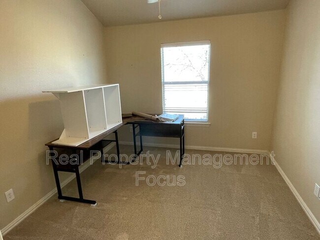 Building Photo - 4645 Penelope Ln