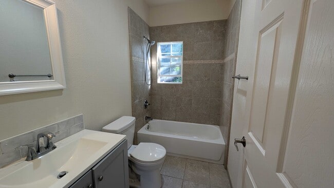 Building Photo - 112 Bethany Dr