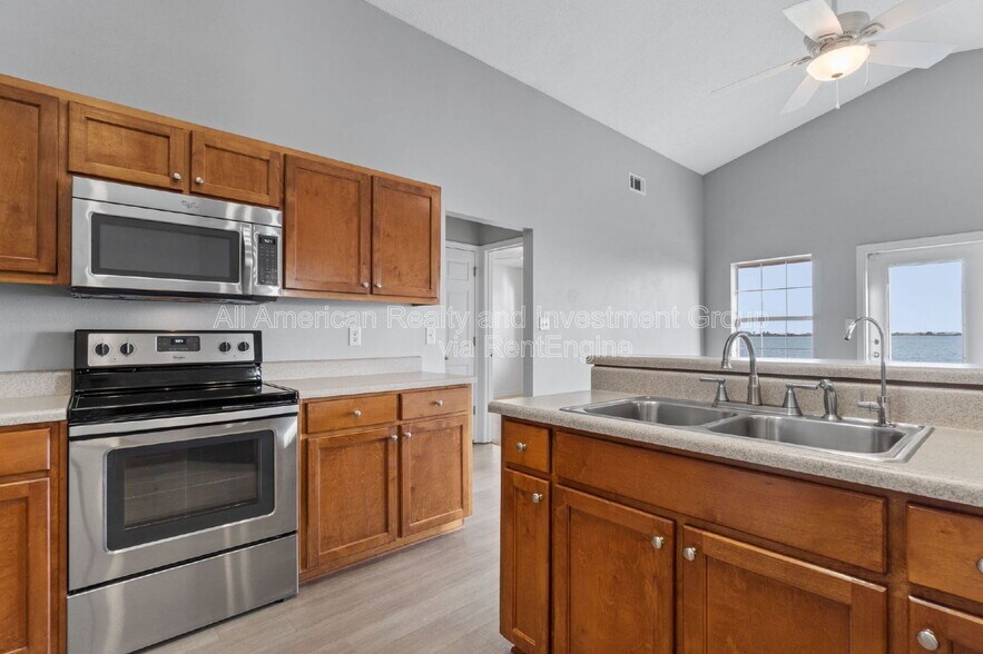 Building Photo - 742 Saltair Ln