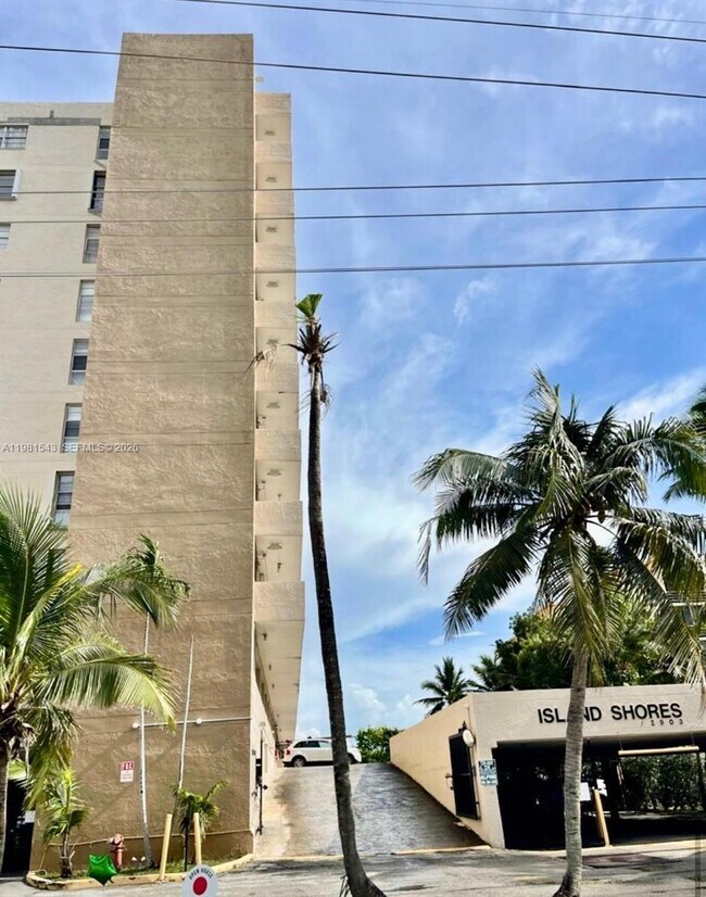 Building Photo - 2903 N Miami Beach Blvd