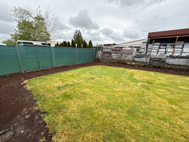 Building Photo - 2236 Hoyt St SE