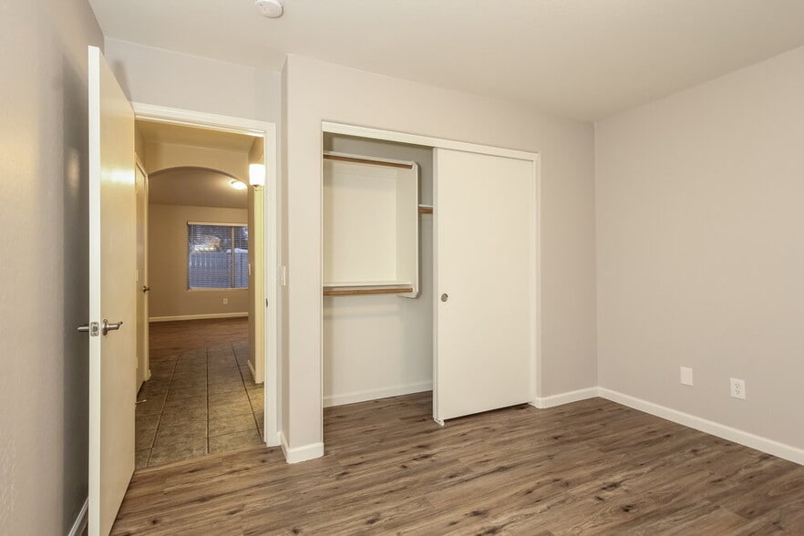 Building Photo - 7815 W Northview Ave