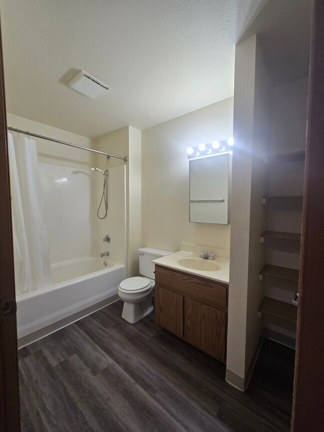 Building Photo - Great River Apartments