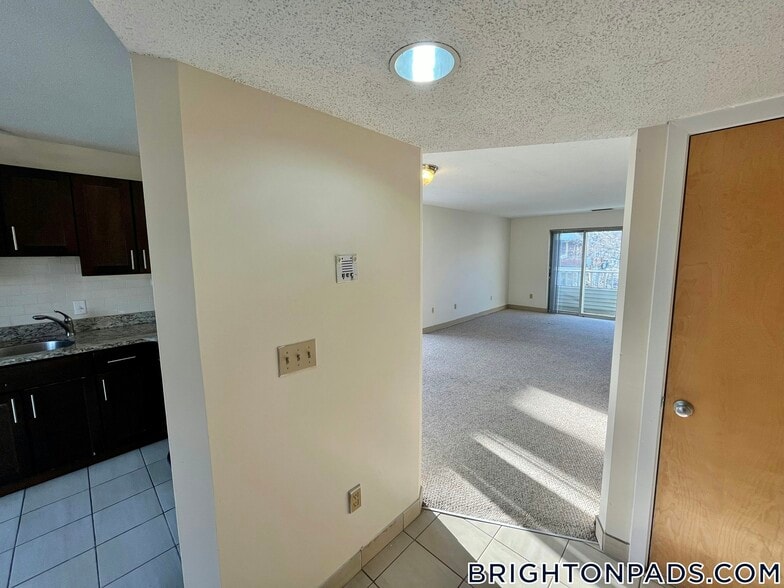 Building Photo - 150 N Beacon St