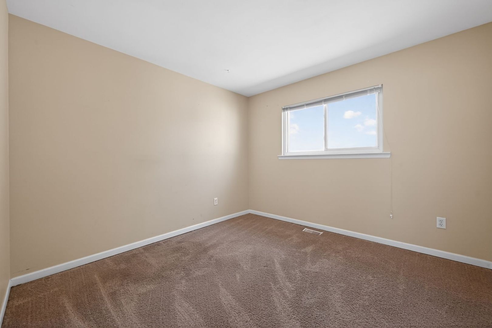 Building Photo - 35046 Rosslyn St