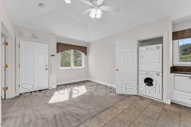 Building Photo - 300 Lark Ln