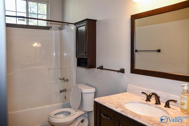 Building Photo - 101 Bridle Trce Ln