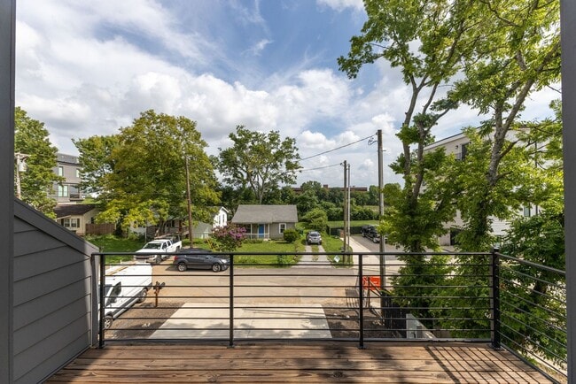 Building Photo - Great modern HPR with garage and view of t...