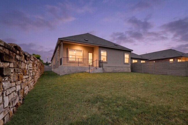 Building Photo - 941 Legends Ln