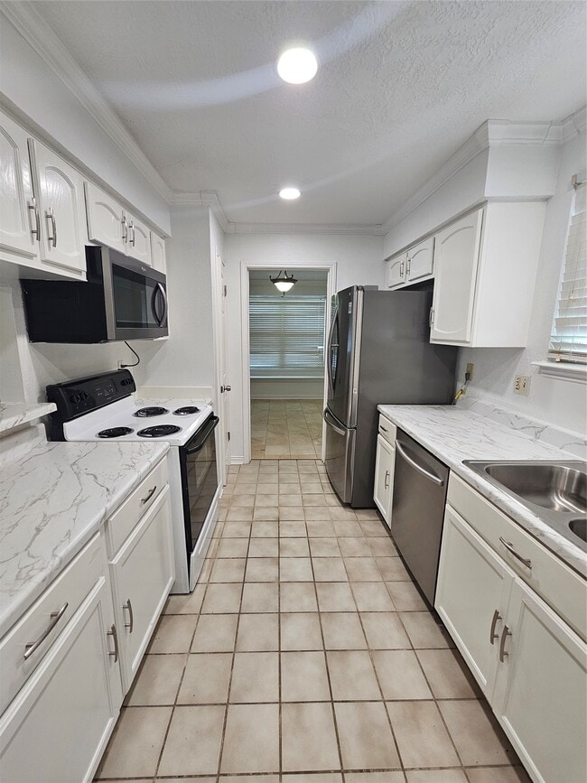 Building Photo - 2715 Ashington Dr
