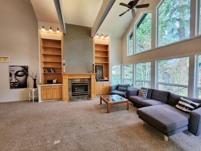 Building Photo - Beautiful 3 Bed 2.5 Bath Waterfront Home in Sammamish