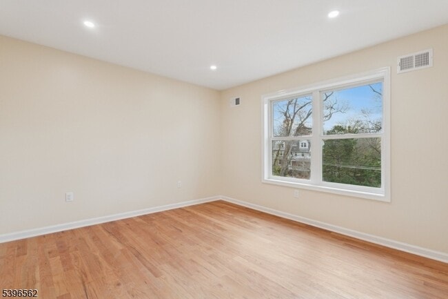 Building Photo - 215 Summit Ave