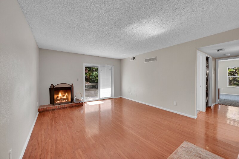 Building Photo - 539 Wright St