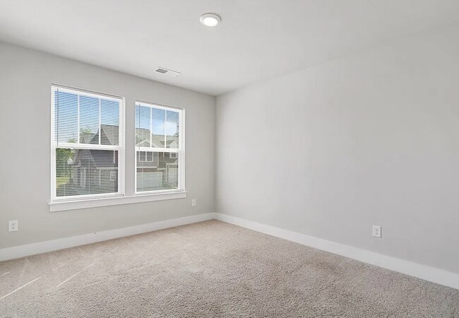 Building Photo - 208 Rosecroft Dr