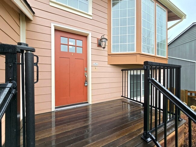 Building Photo - Spacious Home in Lake Stevens Available Now!  Pet Friendly