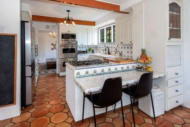 Building Photo - 857 Cheltenham Rd