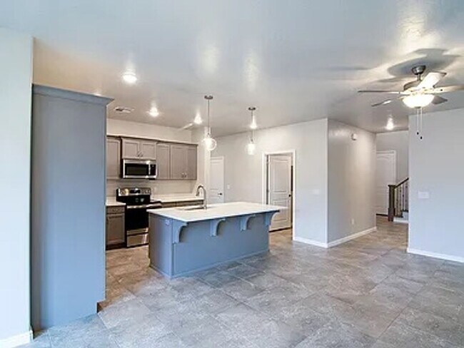 Building Photo - Newer home in Ivins! Great views!