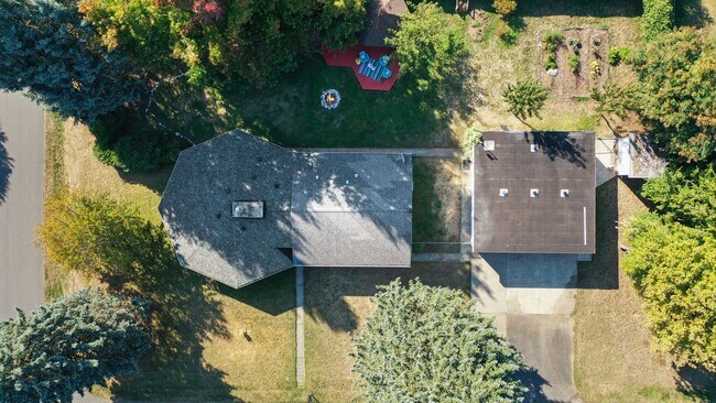 Building Photo - MOVE IN READY NOW! 2-Bedroom Rambler with Detached 900 Sq. Ft. Garage & Studio on Spacious Fenced...
