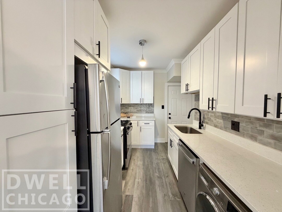 Building Photo - 3837 N Greenview Ave