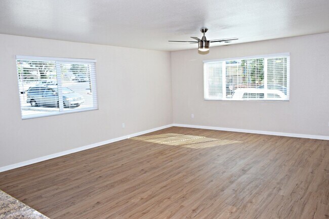 Building Photo - 2BR, 1BA Apartment Unit - Open Floor Plan, No Carpet , Double Pane Windows, and 1 Assigned Parkin...