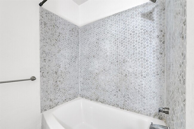 Building Photo - 6358 Creekbend Dr